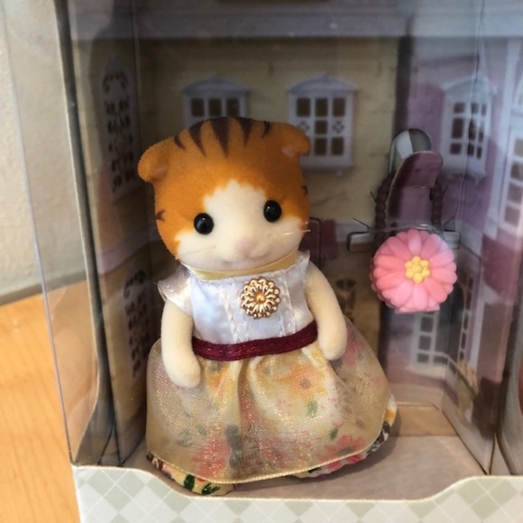 New Calico Critters Town Girl Series Maple Cat Special Edition - Picture 2 of 8